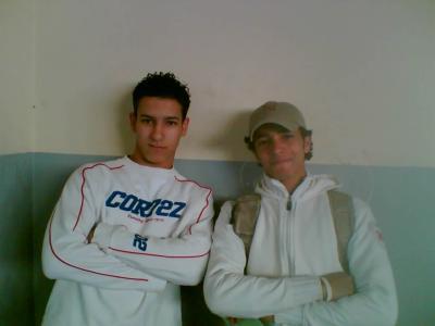 la c mon cousin ayoub agauche et son cppain adroit
